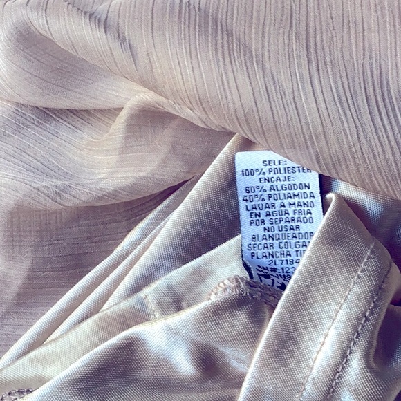 Darling little Top🌸🌸 - Picture 6 of 6